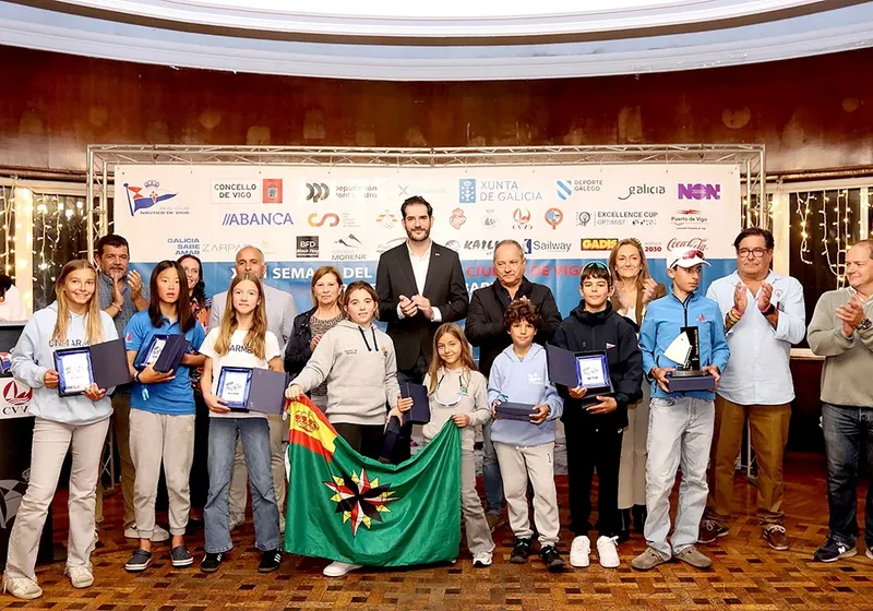 🏆 Miguel Echávarri y María Antonia Peñalver brillan en la Excellence Cup Vigo 2025 de Optimist